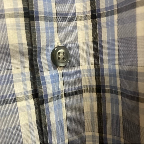 Van Heusen fitted button down shirt - Picture 3 of 6